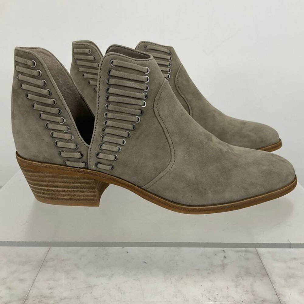 Vince Camuto Pevista Stacked Heel Bootie - Size 7